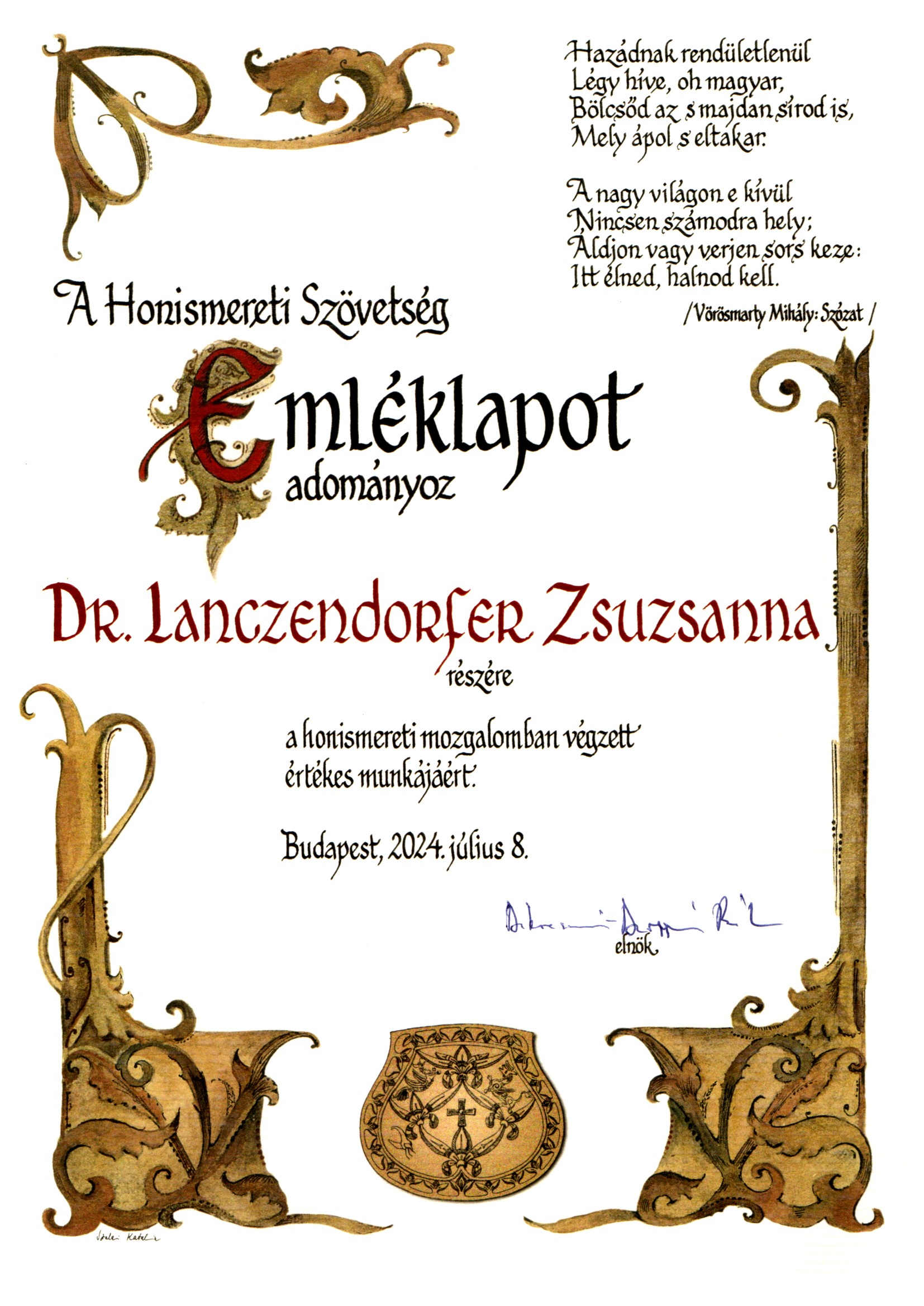 Dr. Lanczendorfer Zsuzsanna egyetemi docens Honismereti Szövetség Emléklapot vett át
