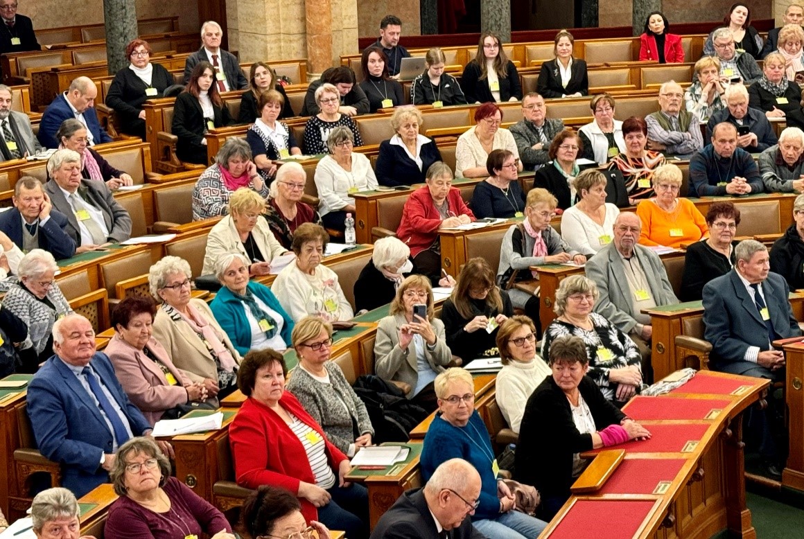 Közössségszervezés szakos hallgatók a Nyugdíjas Parlament ülésén Budapesten