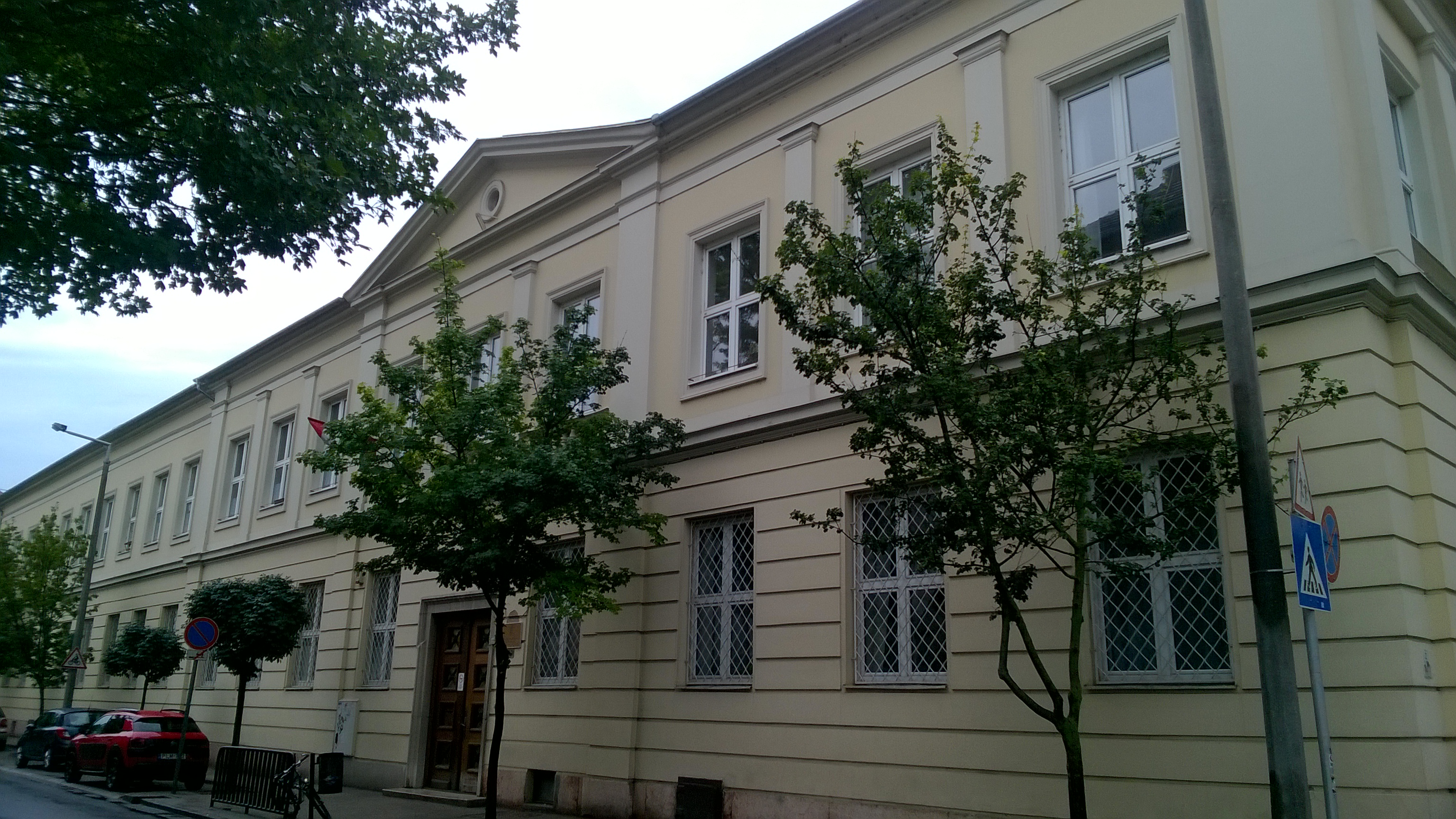 Győr Apáczai 1 épület
